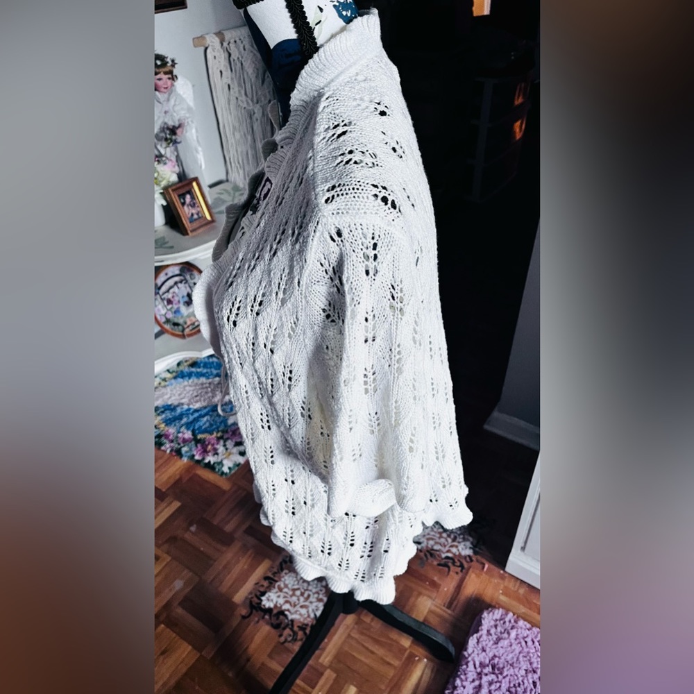 Laura Plus crochet sweater - Picture 2 of 3